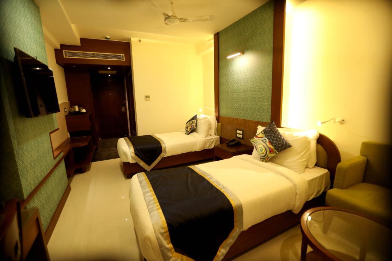 The Pinnacle Inn Sarnath Váránaszi Kültér fotó