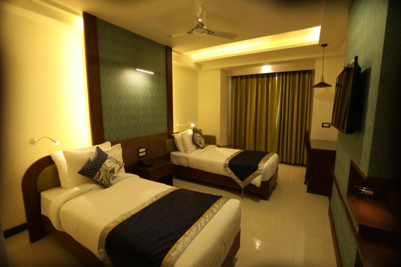 The Pinnacle Inn Sarnath Váránaszi Kültér fotó